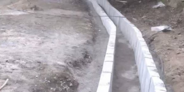 آغاز  مرحله دوم احداث جدول هدایت آب‌های سطحی در جاده نوسرا