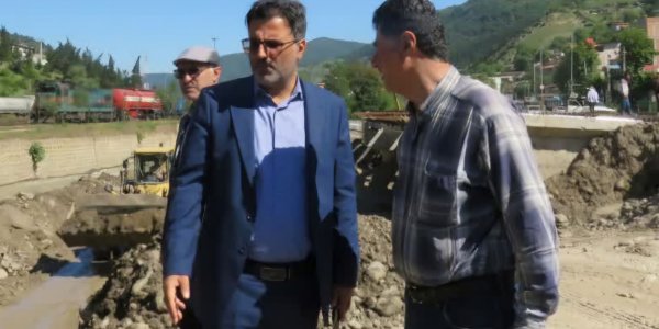 بازدید مهندس اکبرنژاد از عملیات لایروبی و ساماندهی رودخانه تلار